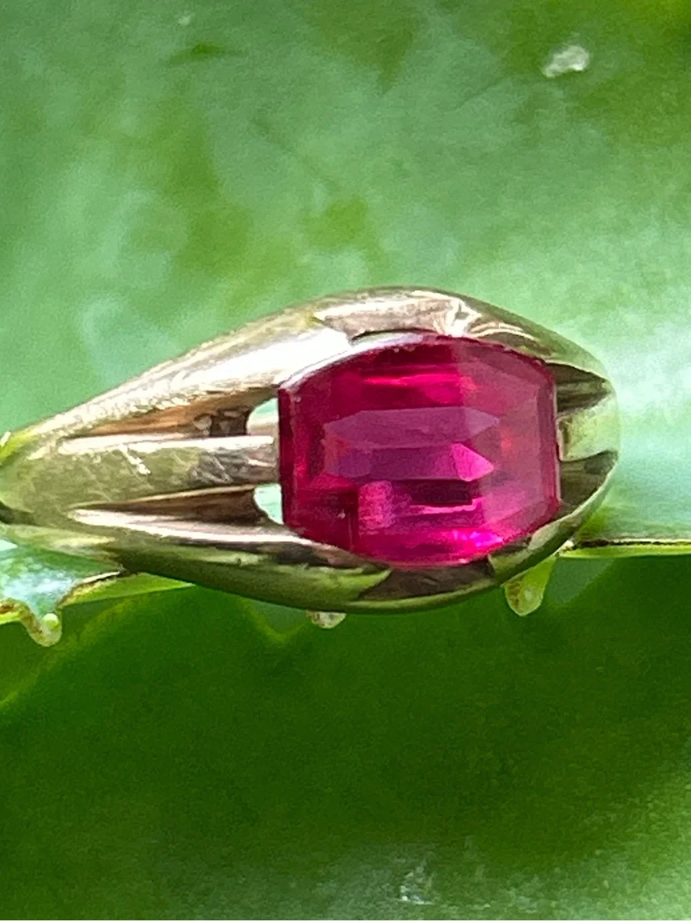 Vintage 10K yellow gold simulated lab created pink sapphire or ruby ring size 10